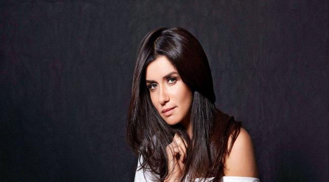 الفنانة غادة عادل تحتفل بيوم ميلاد ابنتها مريم