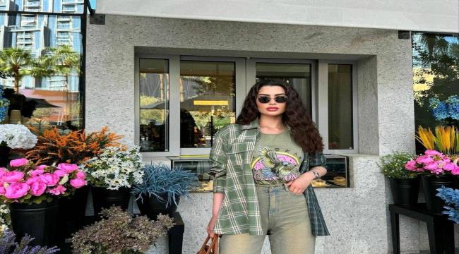 الفاشينيستا روان بن حسين تردّ على منتقدي ملابسها وتصدم المذيع