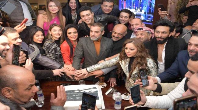 رانيا يوسف و أحمد عبد العزيز وباقي أبطال مسلسل "جريمة منتصف الليل"  يحتفلون ببدء تصوير العمل
