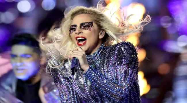 هل تجرؤين على تطبيقه؟ ليدي غاغا تتألق بصيحة poker face