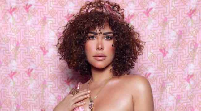 النجمة شمس الكويتية تعتمد صيحة مكياج جديدة.. هل تجرأين على تطبيقها؟