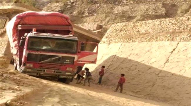 إغلاق الطريق الرابط بين تعز ولحج
