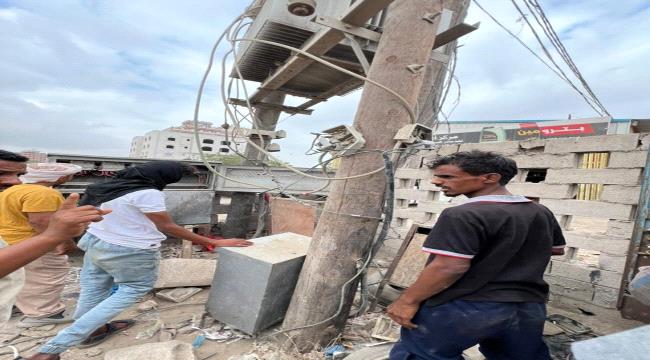 المنطقة الثانية بكهرباء عدن تنفذ حملة فصل الربط العشوائي والمزدوج "خطين" 