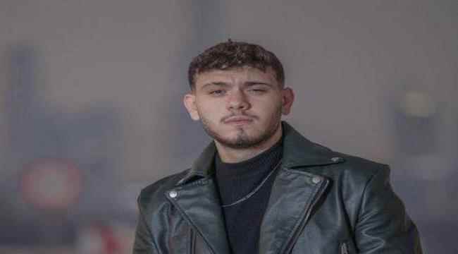 الشامي معجبة تقتحم المسرح وترجمة طريفة لأغنيته "تريند" على السوشيال ميديا...