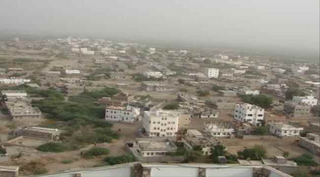 إنهيار معلم أمام محل لبيع المواد الغذائية في جعار ورجل خير  يتدخل..