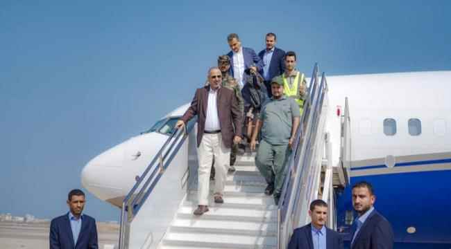 الرئيس الزبيدي يصل عدن