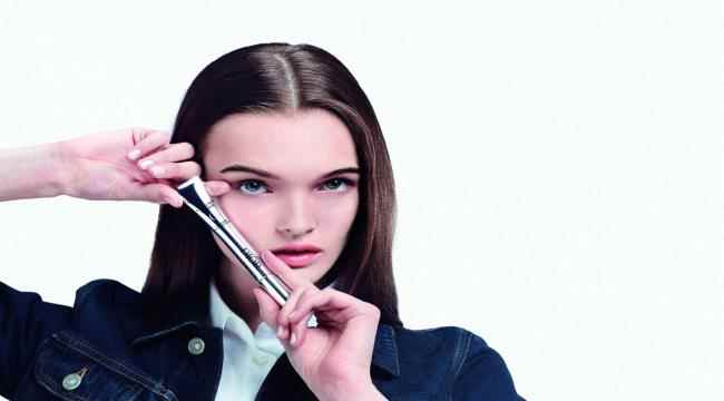 أدارك المستقبل مع Dior Capture Totale Hyalushot: السعي العالمي لبشرة ذات مظهر شبابي خالٍ من التجاعيد