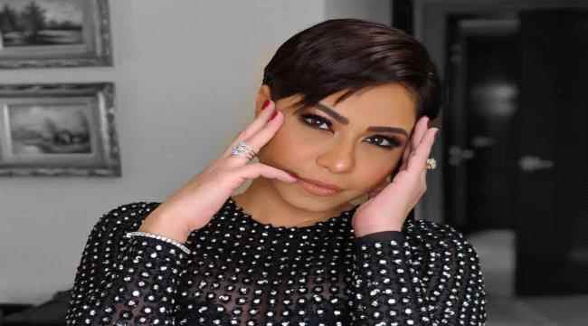 المطربة شيرين عبد الوهاب تثير الجدل بعد ظهورها بـ"شبشب" وبيجاما في مطار بيروت