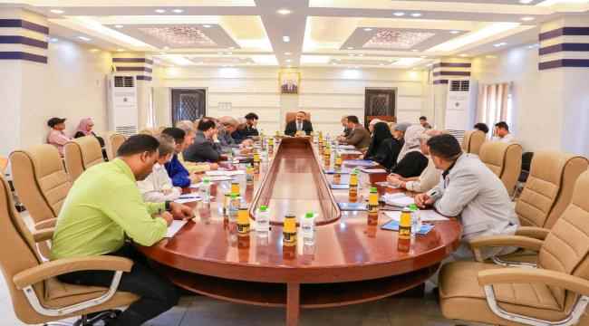 لدى ترأسه إجتماع مجلس الوزارة.. وزير النقل يحذر من الكوارث البيئية لتصعيد الحوثيين بالبحر الاحمر والعربي ومضيق باب المندب
