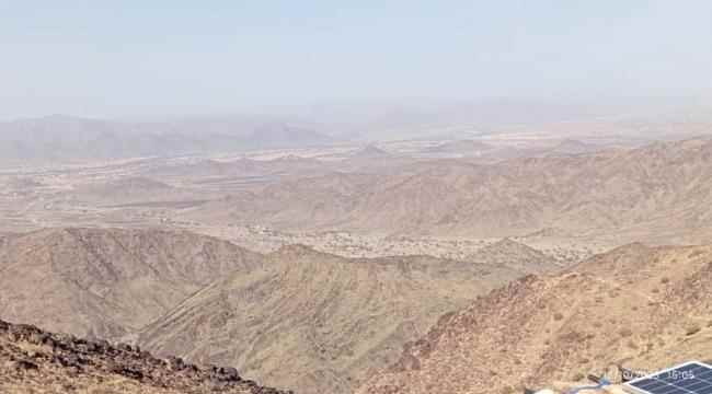 قائد قوات دفاع شبوة يتفقد المواقع القتالية التابعة للواء الثاني محور سبأ في مرخة