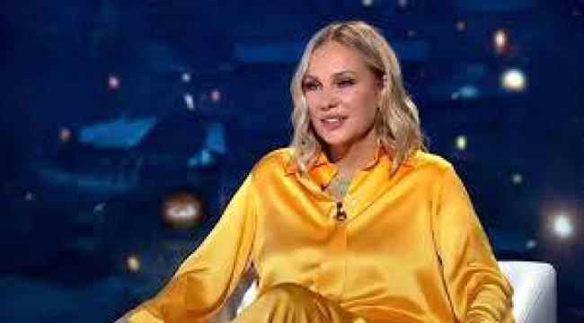 شيرين رضا تثير قلق الجمهور بعد ظهورها بالعكاز