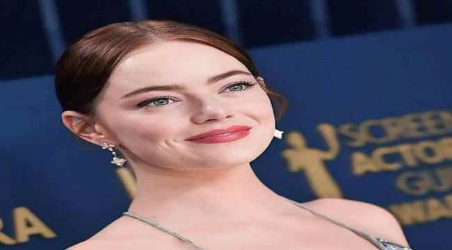 إيما ستون بفستانها الفخم تأسر القلوب