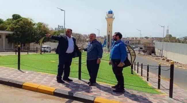 سلطة التواهي واشغال العاصمة عدن يتفقدان جولة المنارة بالمديرية
