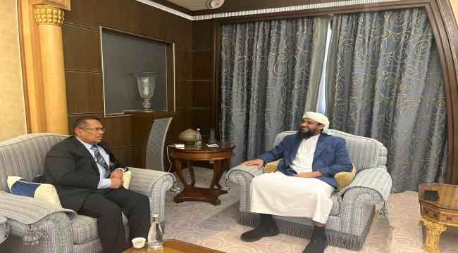 النائب المحرمي يناقش مع رئيس مجلس الشورى مستجدات الأوضاع في البلاد
