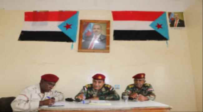 العميد الجحافي يترأس اجتماع بأركان اللواء الأول مشاة بحري سقطرى