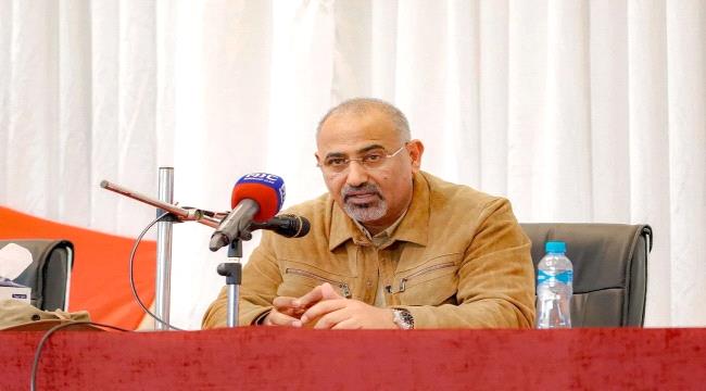 الرئيس الزبيدي : الضربات الجوية ضد الحوثيين ليست كافية