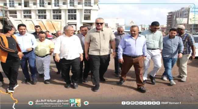 الماس والداؤودي يطلعان على سير الأعمال في مشروع صيانة جولة كالتكس بالعاصمة عدن