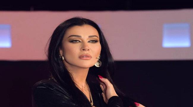 وتحوّلت الممثلة اللبنانية نادين الراسي إلى عارضة أزياء