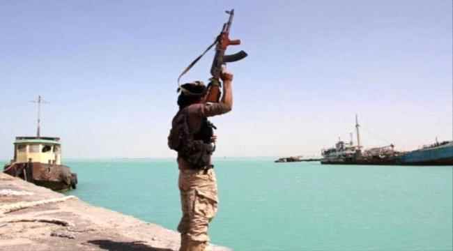 الحوثي يتوقع هجوما وشيكا على موانئ الصليف والحديدة
