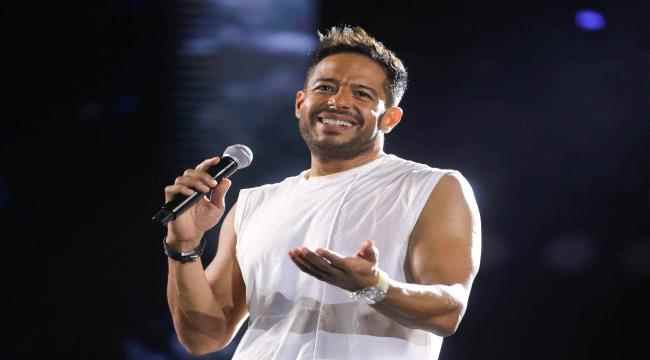 الفنان محمد حماقي يروّج للحفل الغنائي الذي يحييه في جدّة بالمملكة العربية