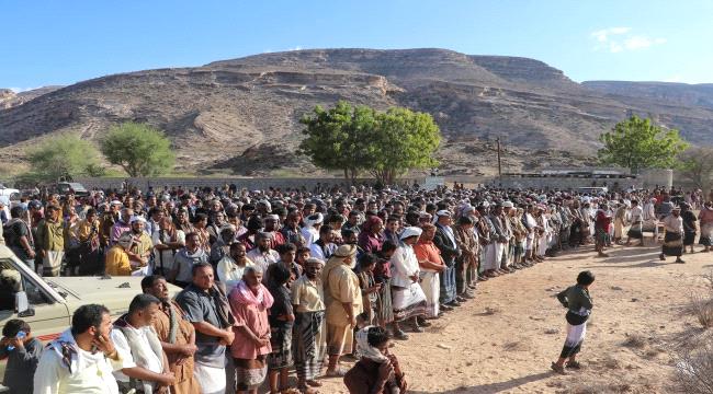 جموع حاشدة تشارك في تشييع الشاعر الكبير عبدربه القميشي