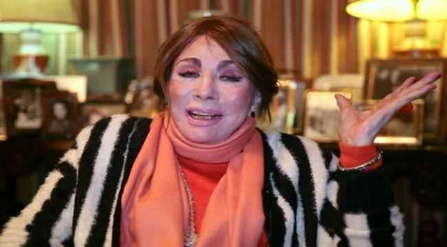 الفنانة لبنى عبدالعزيز تثير جدلاً بين جمهورها بعد تصريحاتها الإعلامية الأخيرة