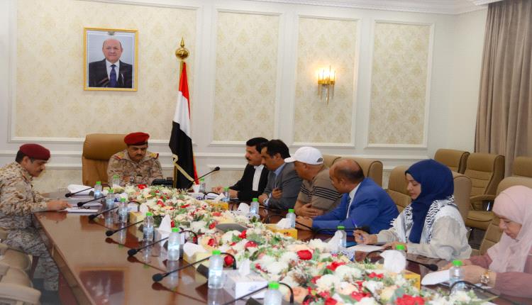 اللجنة الوطنية للتحقيق تناقش مع وزير الدفاع دور المؤسسة العسكرية في حماية حقوق الإنسان في اليمن 
