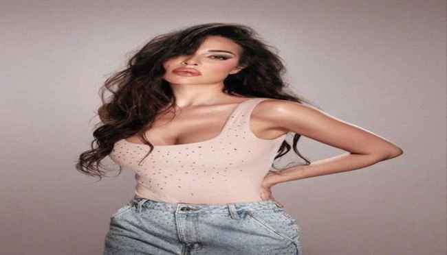 المجمة نادين نسيب نجيم ترقص بعفوية مع هذه الممثلة