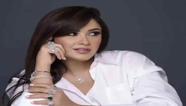الفنانة ياسمين عبد العزيز تكشف سرّ نحافتها بفيديو طريف