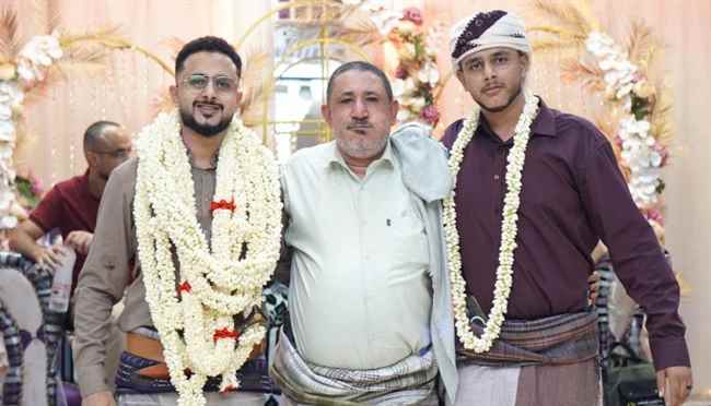 المناضل اديب العيسي يهنئ الشاب "محمد" نجل الشهيد كمال علي الضالعي بمناسبة الزواج