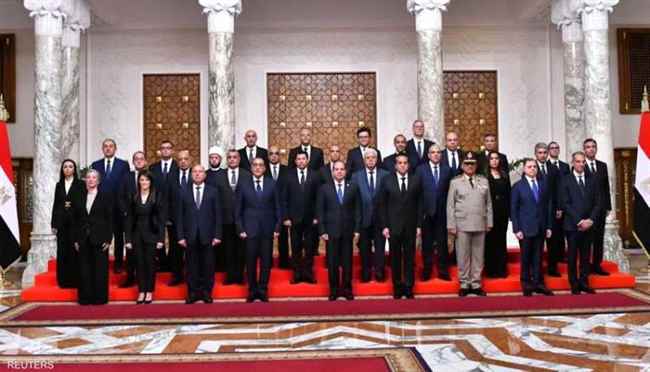 قراءة في حكومة مصر الجديدة.. وحل "الأزمات المشتعلة"
