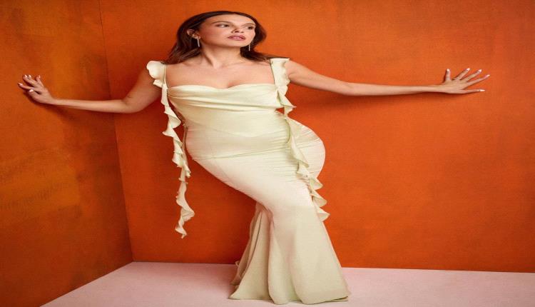 تسريب صور ميلي بوبي براون وهي تقيس فستان زفافها الثاني