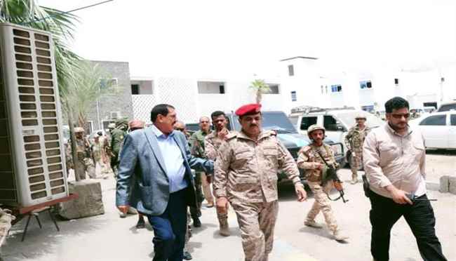 اللواء الشعيبي يستقبل وزير الدفاع الداعري بعدن