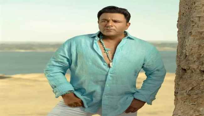 الفنان محمد فؤاد يروّج لأول حفلاته هذا الصيف في الساحل الشمالي