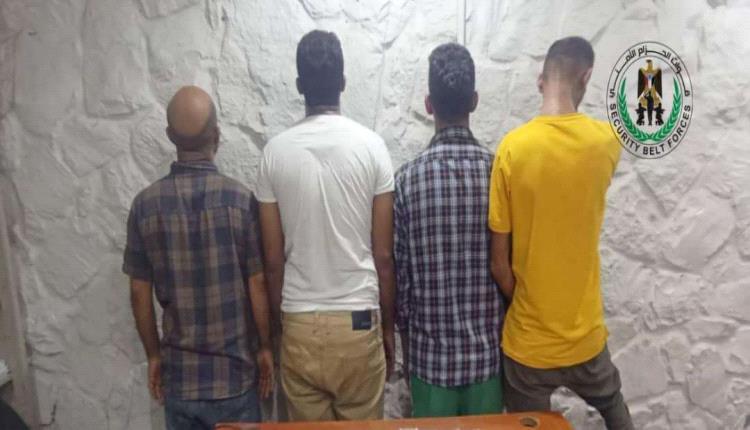 “قوات الحزام الأمني” تلقي القبض على مروجي ومتعاطي المخدرات بعدن
