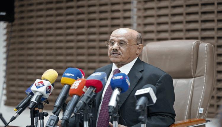 مليشيات الحوثي بصنعاء  تقتحم منزل محافظ البنك المركزي بعدن
