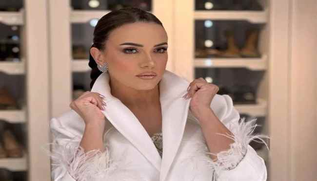 الفنانة ريهام عبد الغفور تبكي بحرقة.. وهذا ما قالته عن والدها الراحل