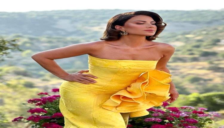 الفنانة صبا مبارك تتألق بفستان جريء