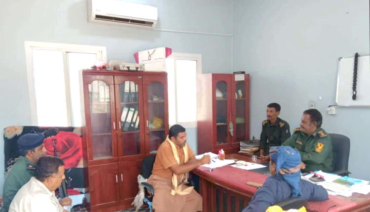 رئيس تنفيذية انتقالي نصاب يناقش مع مدير أمن المديرية الأوضاع الأمنية وسُبل التنسيق المشترك
