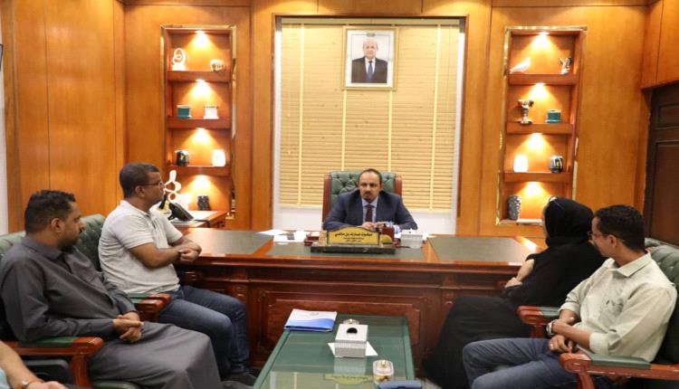 محافظ حضرموت يطلع على التحضيرات لإقامة ورشة عمل حوارية لمناقشة التحديات المناخية والبيئية وتأثيرها على حياة وأمن السكان 

