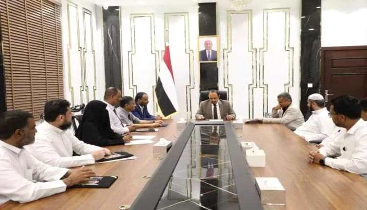 توقيع عقد تنفيذ 350 منحة علاجية مجانية بهيئة ابن سينا ومشفى المكلا
