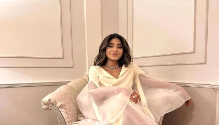 الفنانة شجون الهاجري تغادر المسرح لاحتضان والدتها فيديو مؤثر