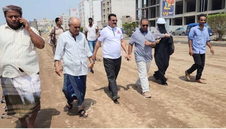 مدير عام المنصورة يتفقد مستوى إنجاز مشروع إعادة تأهيل الطريق بين دواري “السفينة” و”بنك عدن”
