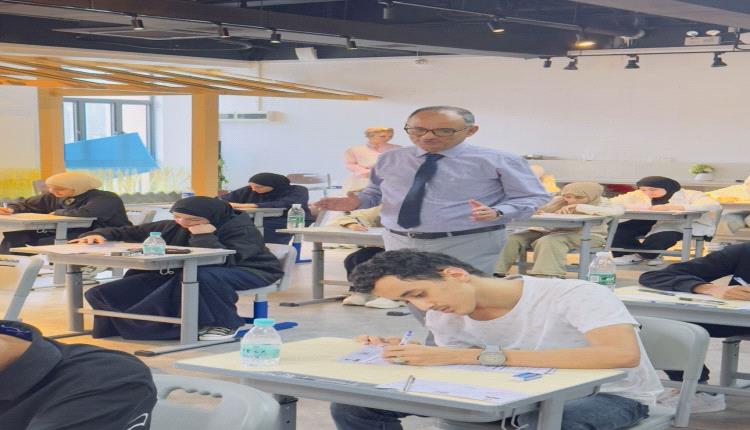 المستشار الثقافي ببكين يواصل زياراته التفقدية لسير اختبارات الثانوية العامة في المدارس اليمنية بالصين 

