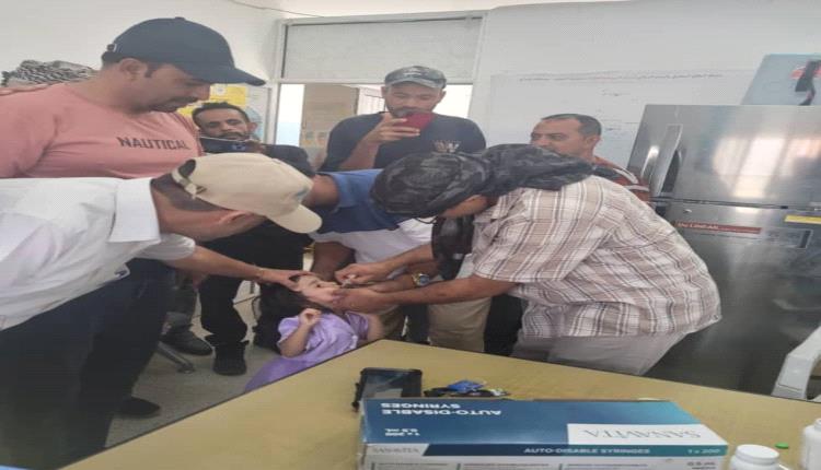 مدير عام مديرية الشعيب يدشن حملة التحصين ضد شلل الأطفال بالمديرية