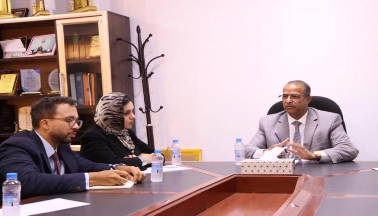 الوزير الزعوري يلتقي مستشارة المبعوث الأممي الزهراء لنجلي 