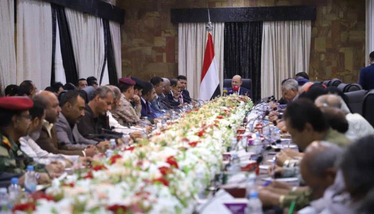 رئيس مجلس القيادة الرئاسي يعقد اجتماعاً بقيادة السلطة المحلية والمكتب التنفيذي بمحافظة حضرموت
