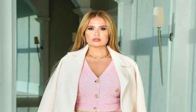 الفنانة هنا شيحة تحتفل بتخرّج نجلها في المدرسة