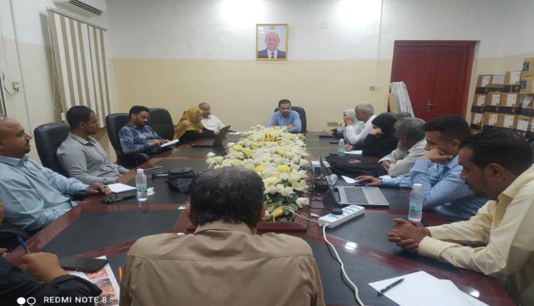 المهندس عمار عبدالعزيز مدير عام الإتصالات في عدن يعقد اجتماعه الاول بالموظفين