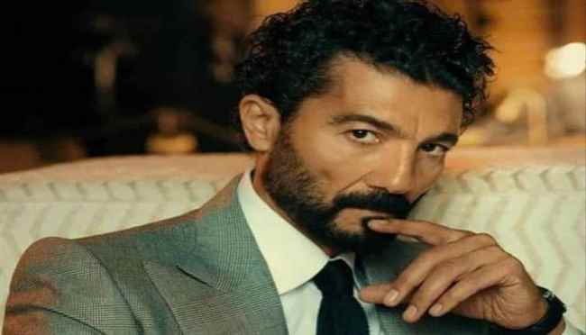 الفنان خالد النبوي يتعرض لموقف محرج مع معجب وهذا ردّ فعله